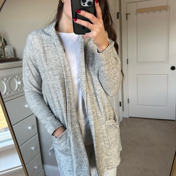 LOFT Cardigan - Picture 2 of 4